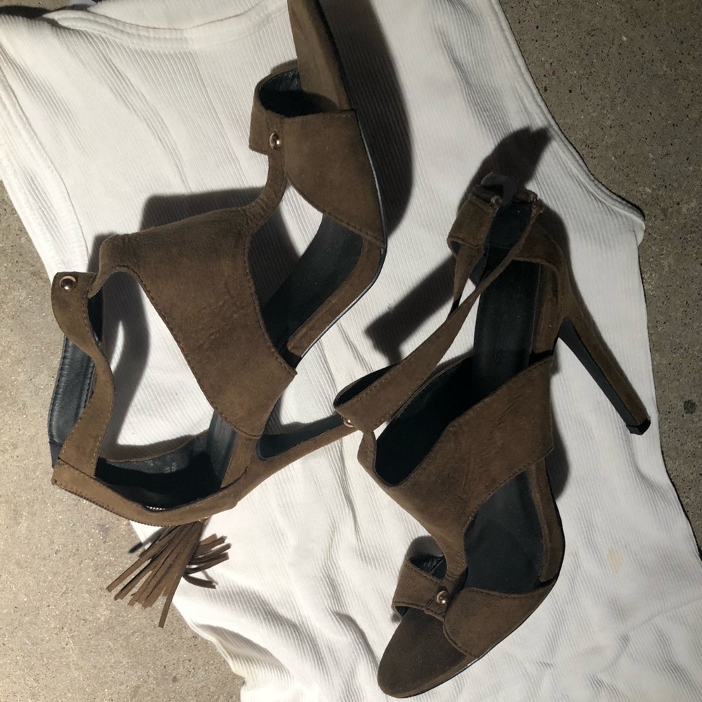 Olive heel